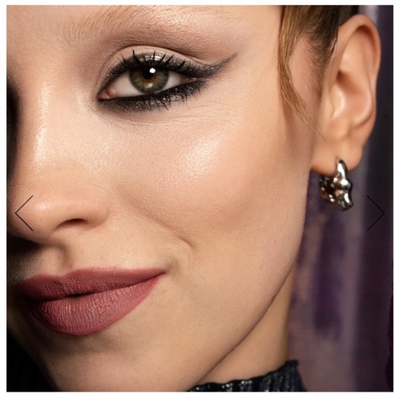 Lottie London jester jewels illuminating powder - Picture 7 of 7